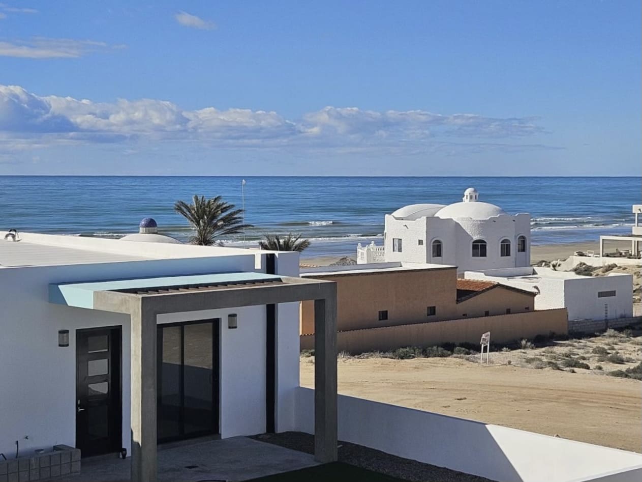 2-Story-Balcony-View-Ocean-scaled